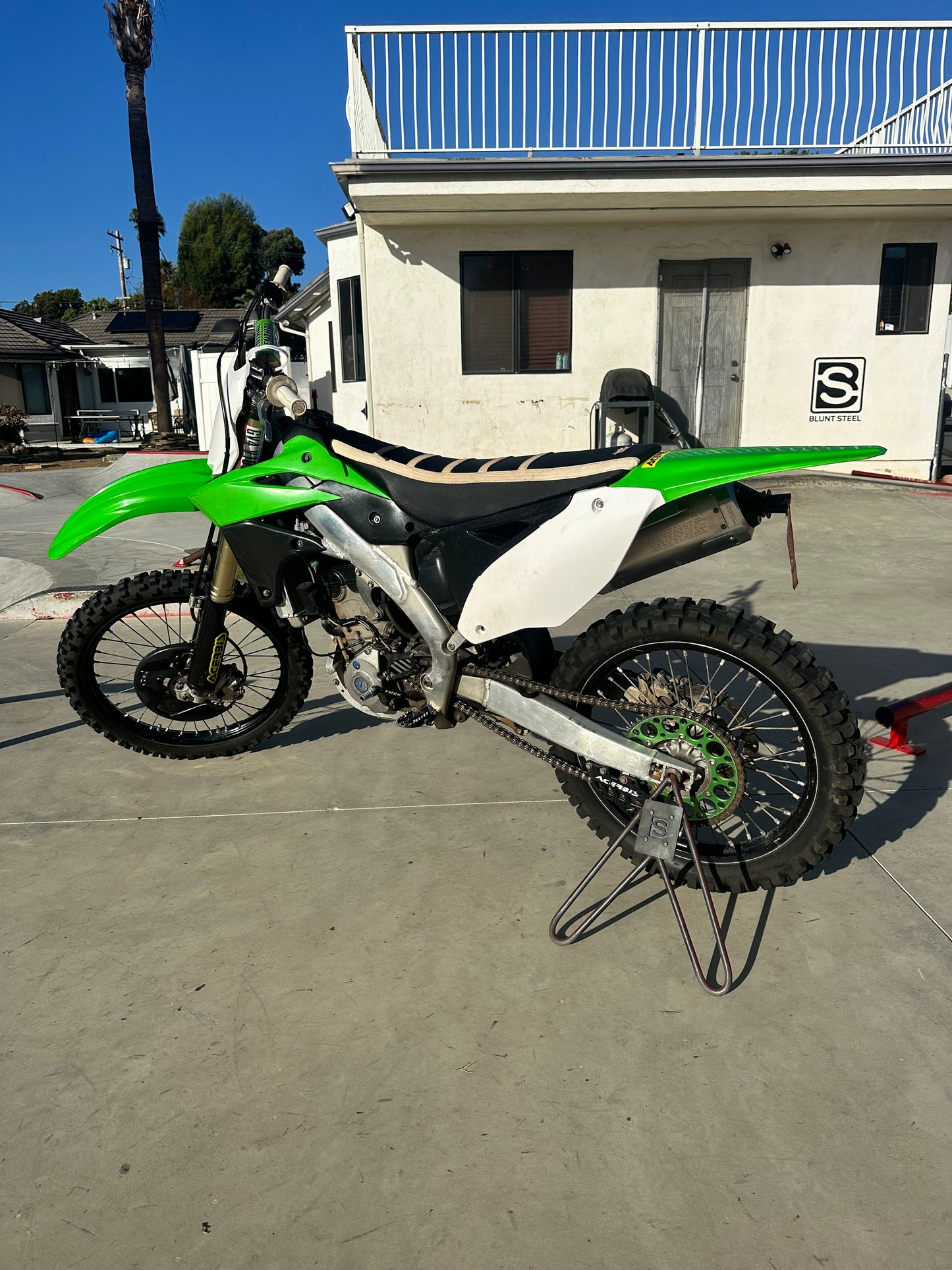 Blunt Steel Moto Stand